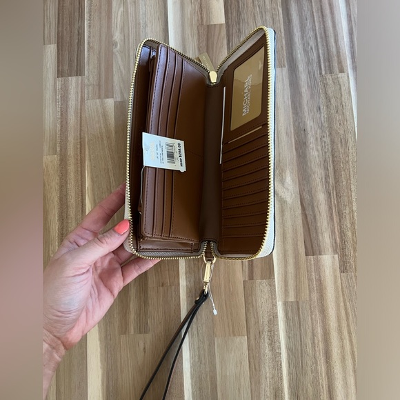 Michael Kors Wallet - Picture 3 of 3